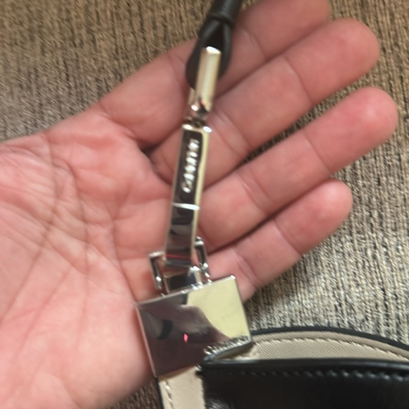 Calvin Klein - Picture 3 of 6